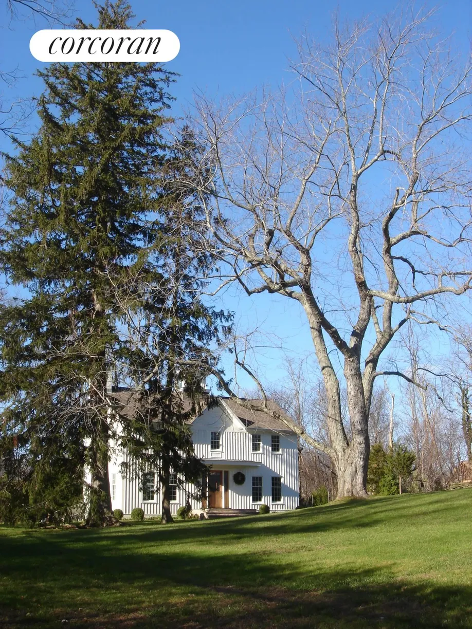 The Hamptons Real Estate | View 130 Ferry Road | room 1