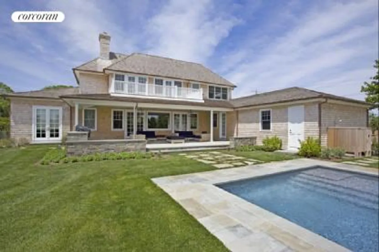 The Hamptons Real Estate | View 591 Parsonage Lane | 6 Beds, 4 Baths