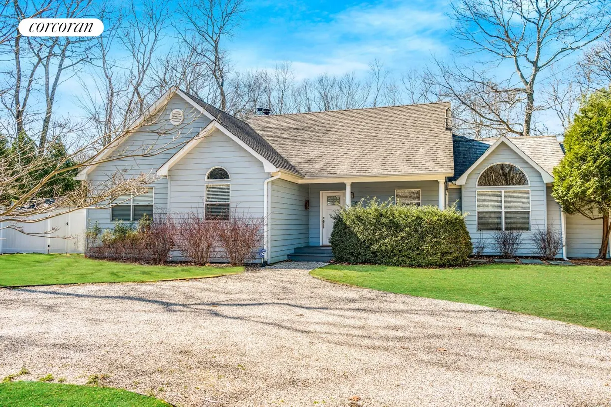 The Hamptons Real Estate | View 12 President Street | room 1