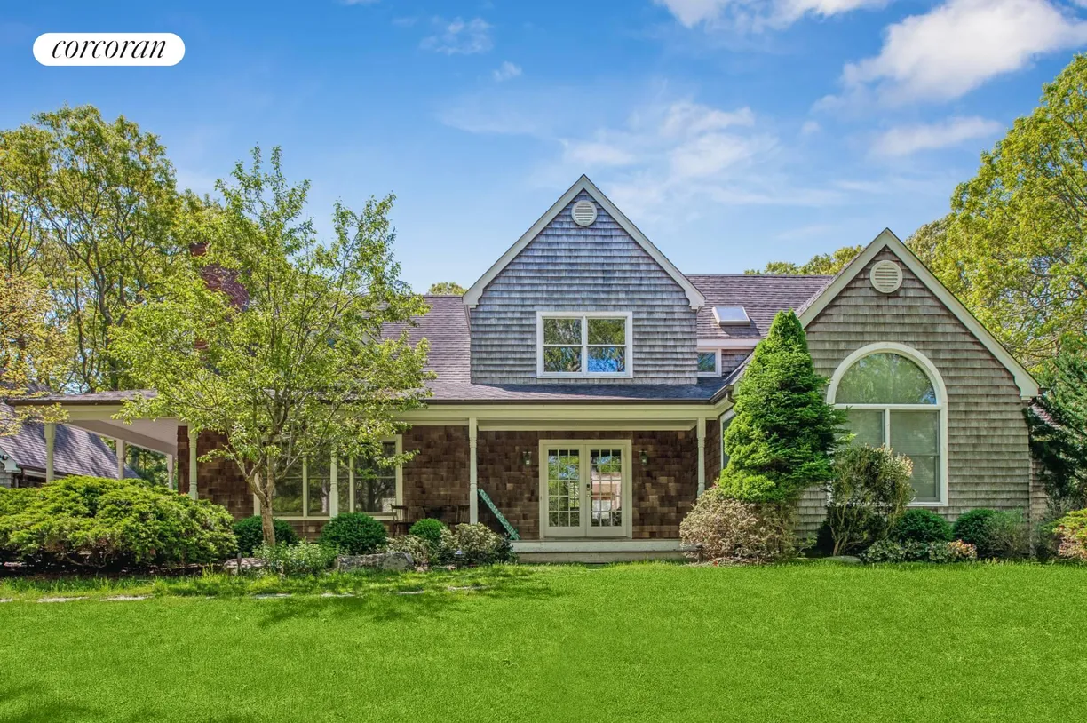 The Hamptons Real Estate | View 19 Grape Arbor Lane | 4 Beds, 4 Baths