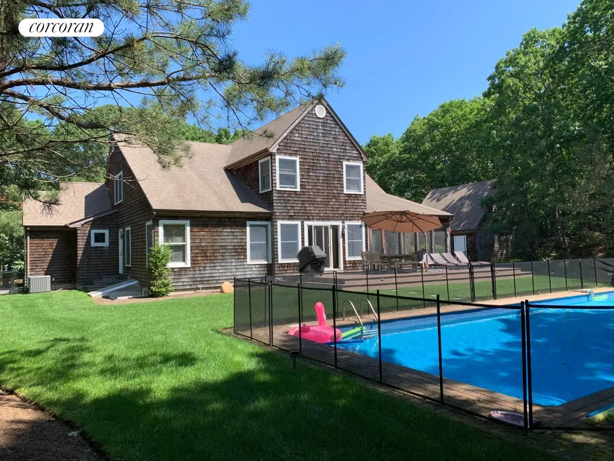 The Hamptons Real Estate | View 19 Grape Arbor Lane | room 1