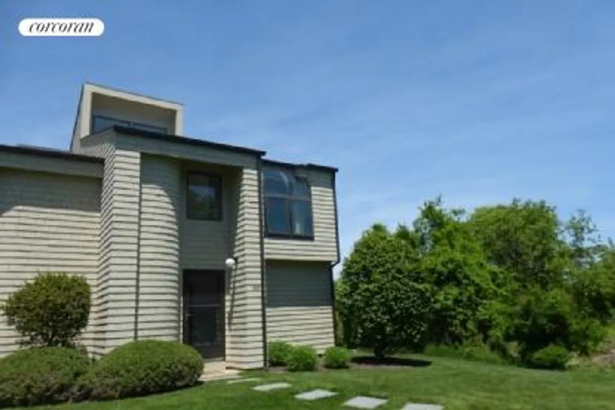 The Hamptons Real Estate | View  | room 1