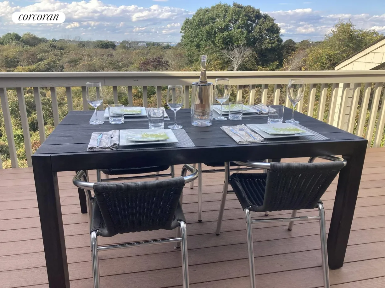 The Hamptons Real Estate | View  | room 2