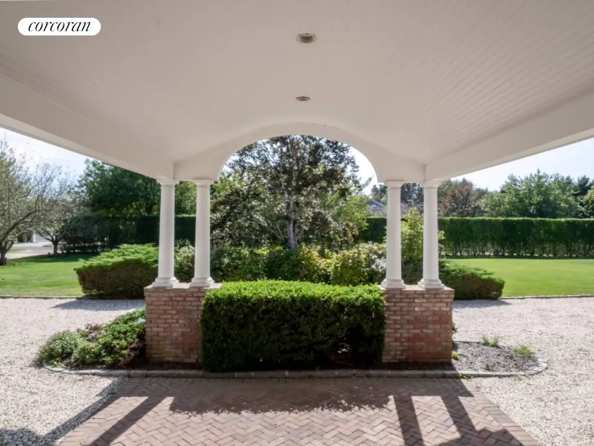The Hamptons Real Estate | View 7 Halsey Farm Drive | room 1