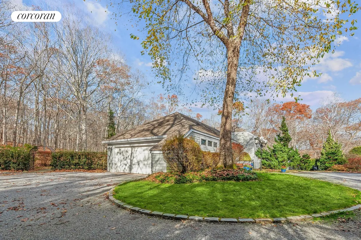 The Hamptons Real Estate | View 15 Eastwood Court | room 2