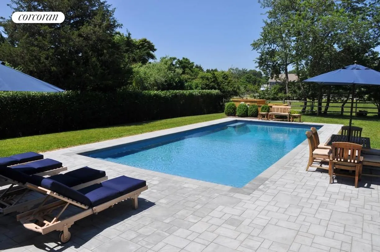 The Hamptons Real Estate | View 15 Cedar Court | 5 Beds, 3 Baths