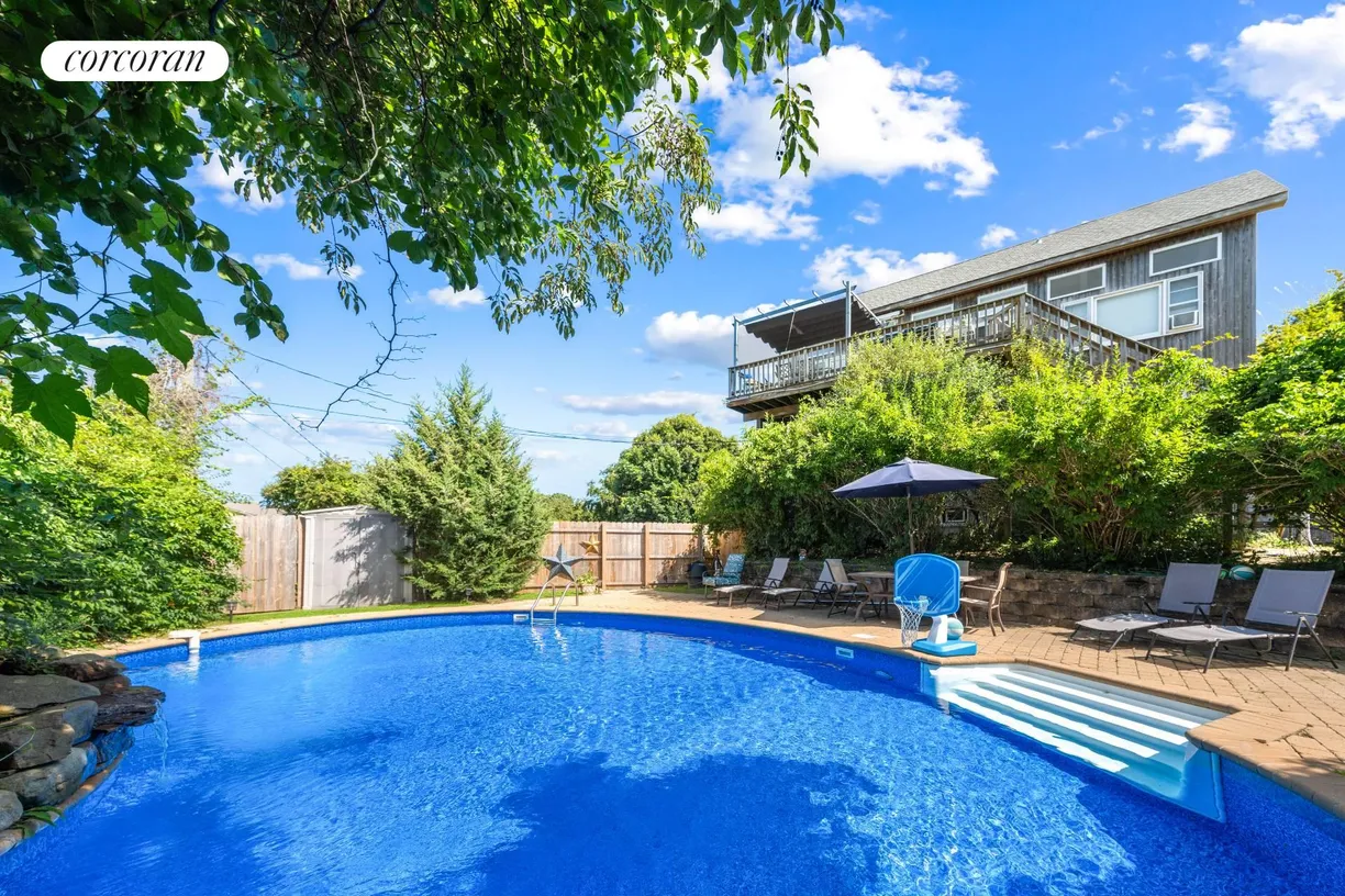 The Hamptons Real Estate | View 16 N Farragut Street | 4 Beds, 2 Baths