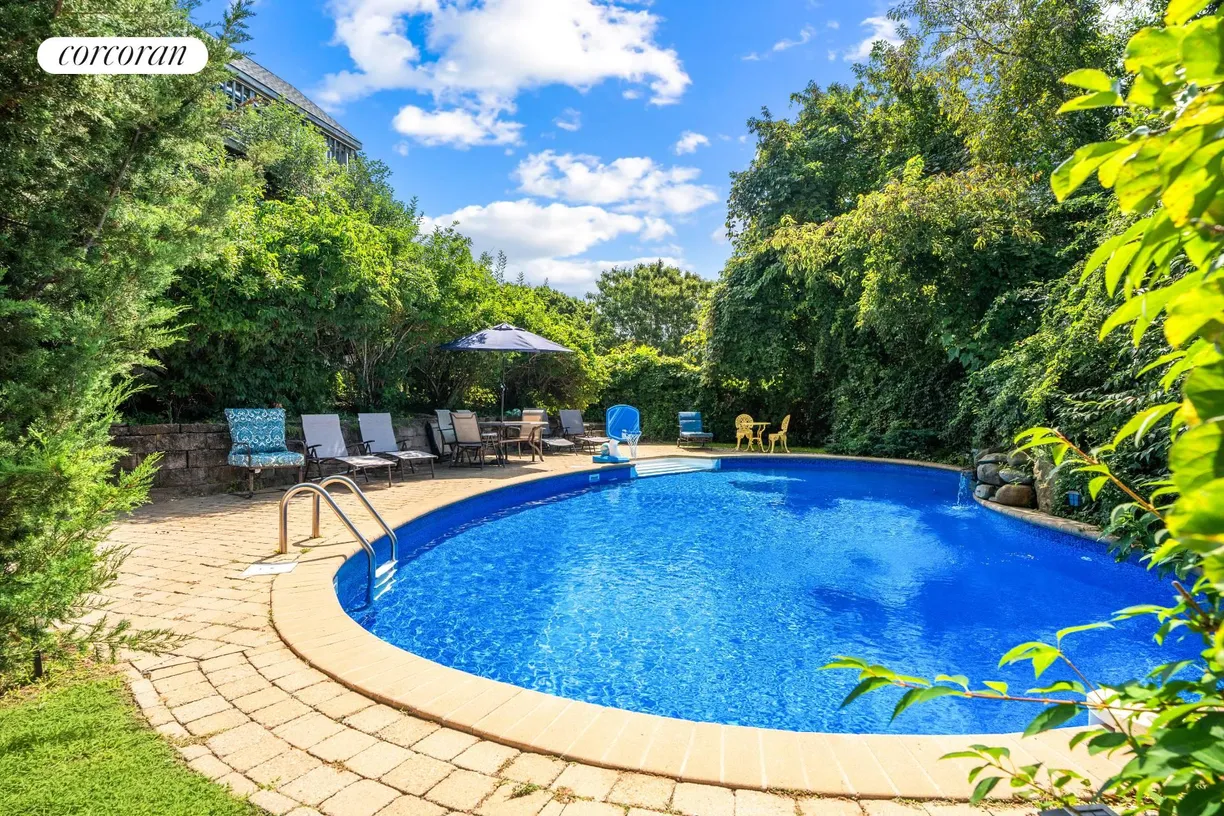 The Hamptons Real Estate | View 16 N Farragut Street | room 1