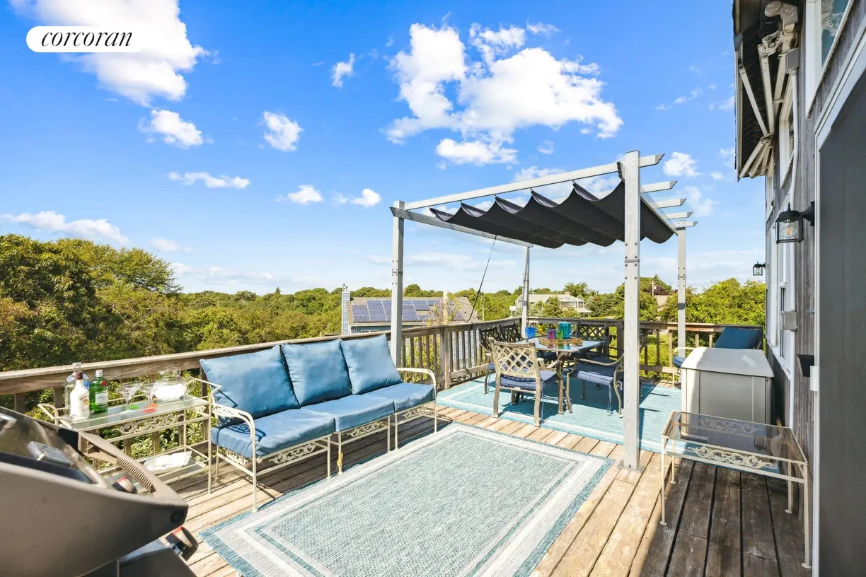 The Hamptons Real Estate | View 16 N Farragut Street | room 2