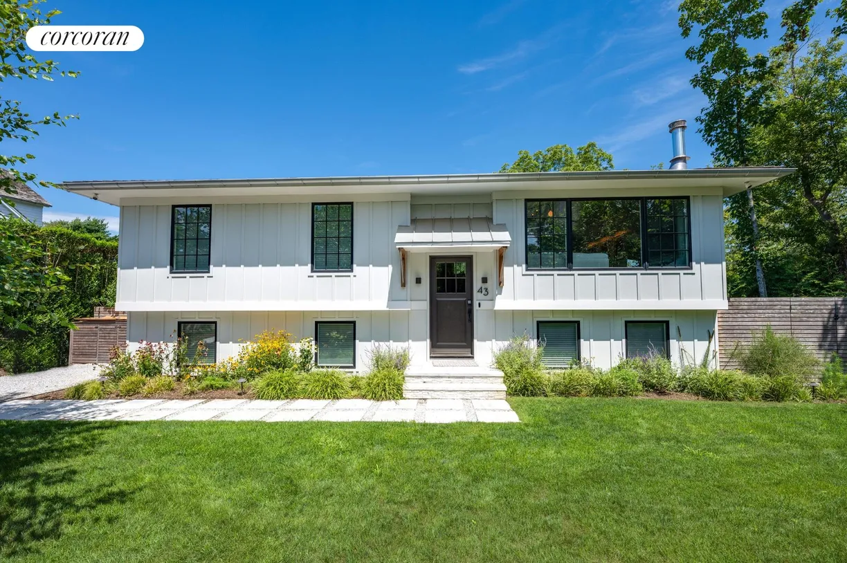 The Hamptons Real Estate | View 43 Hempstead Street | room 1