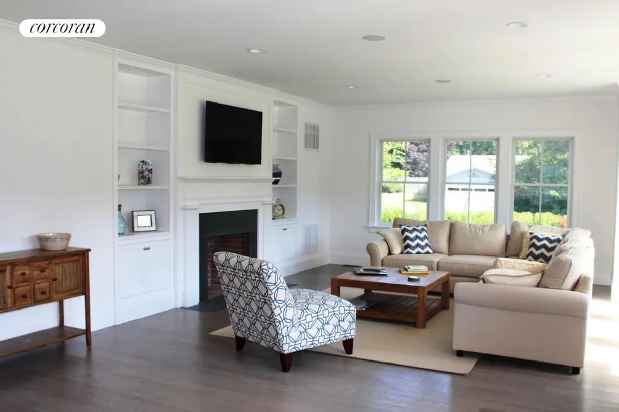 The Hamptons Real Estate | View 23 Gansett Lane | room 1