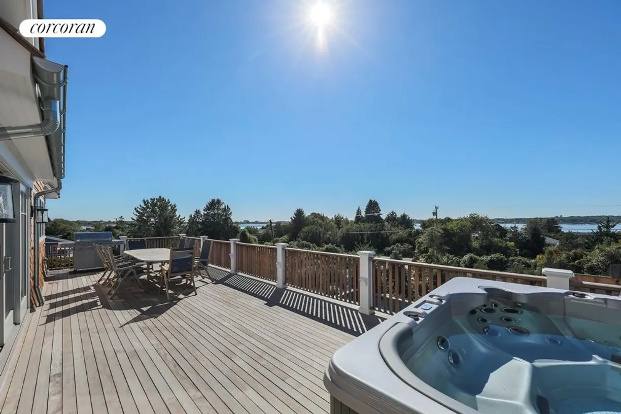 The Hamptons Real Estate | View  | room 1