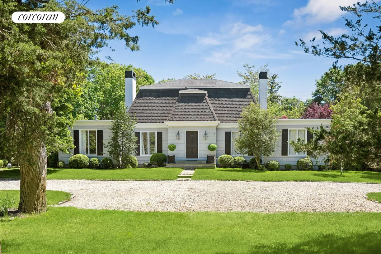 The Hamptons Real Estate | View 686 Hill Street | room 1
