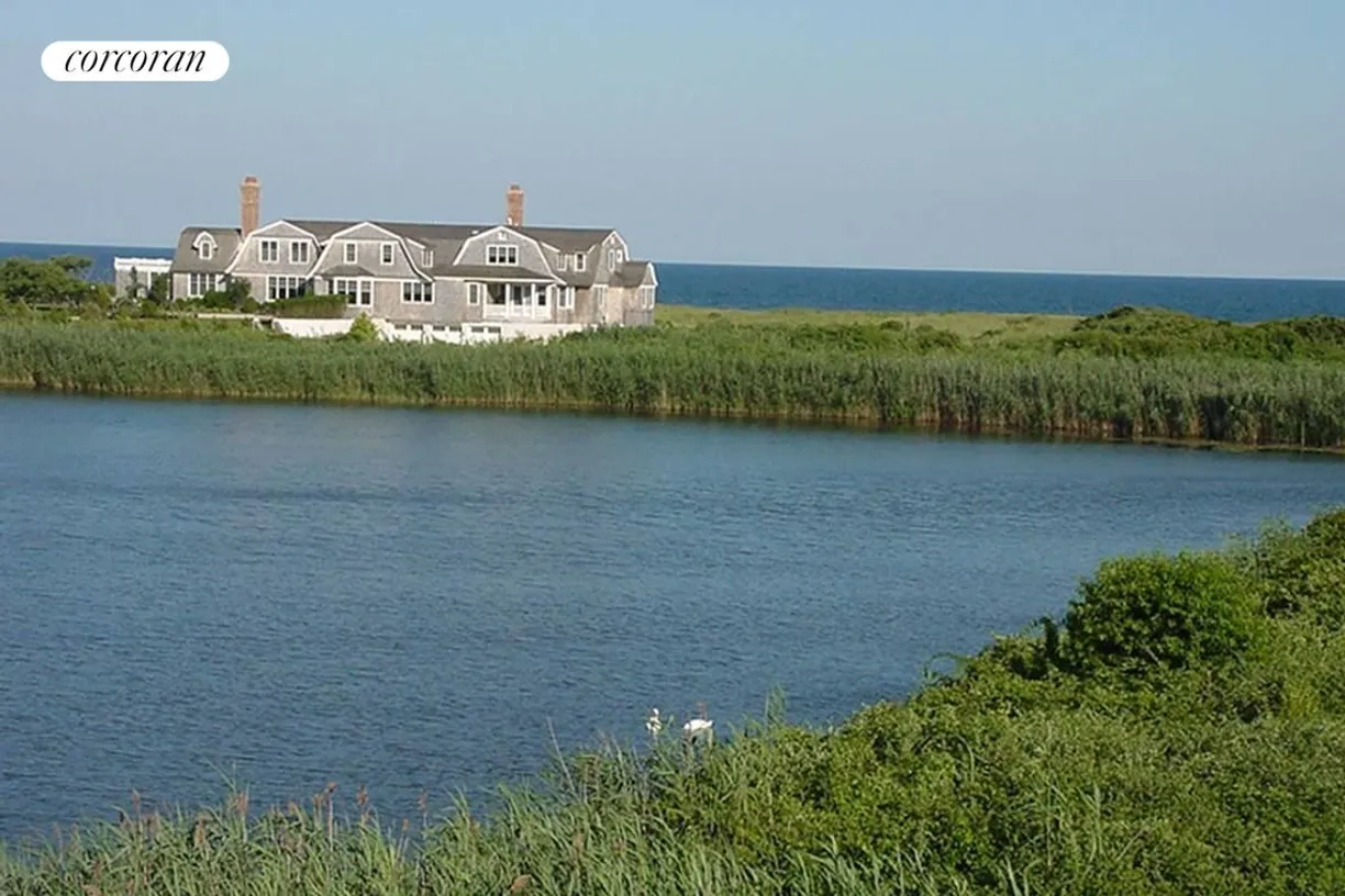 The Hamptons Real Estate | View 89 Murray Lane | 6 Beds, 7 Baths