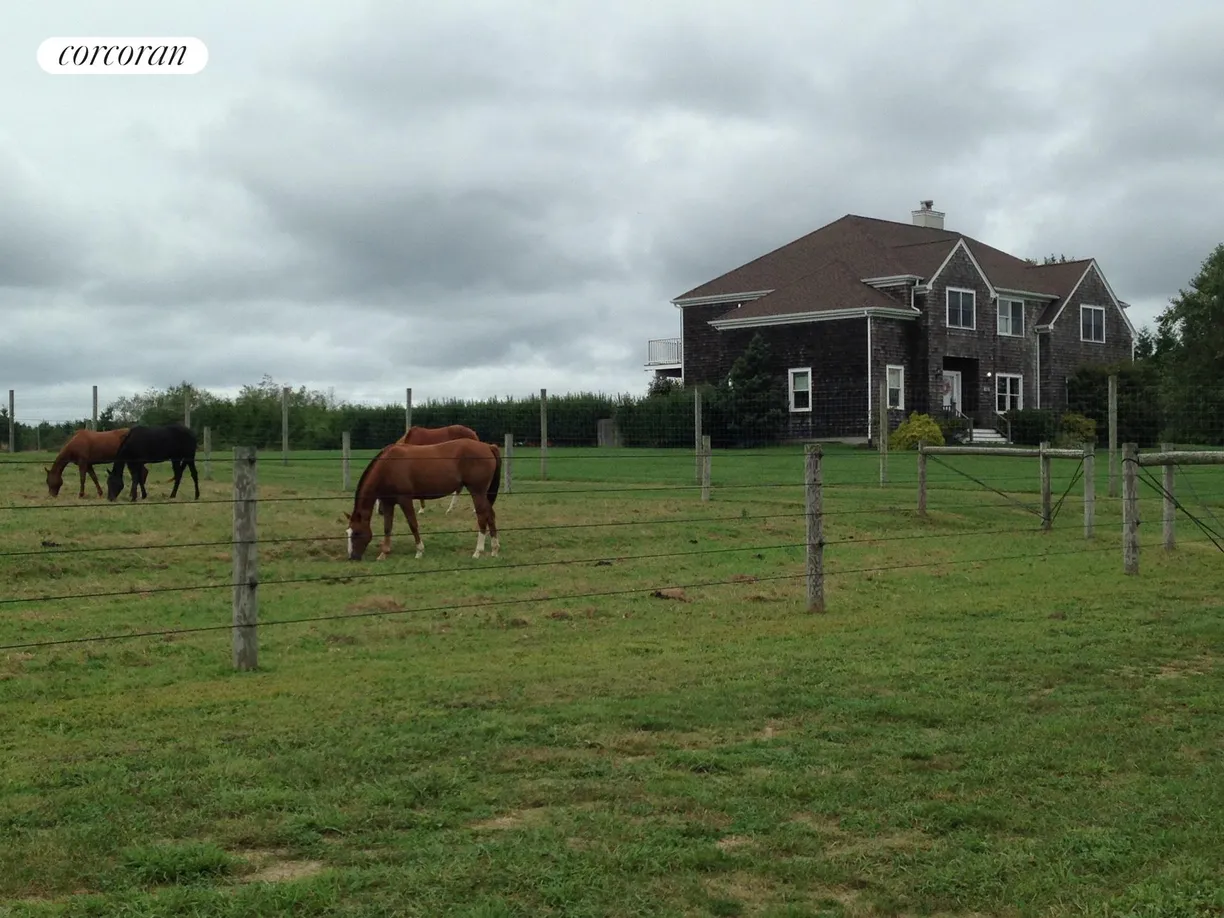 The Hamptons Real Estate | View 896 Deerfield Road | room 1