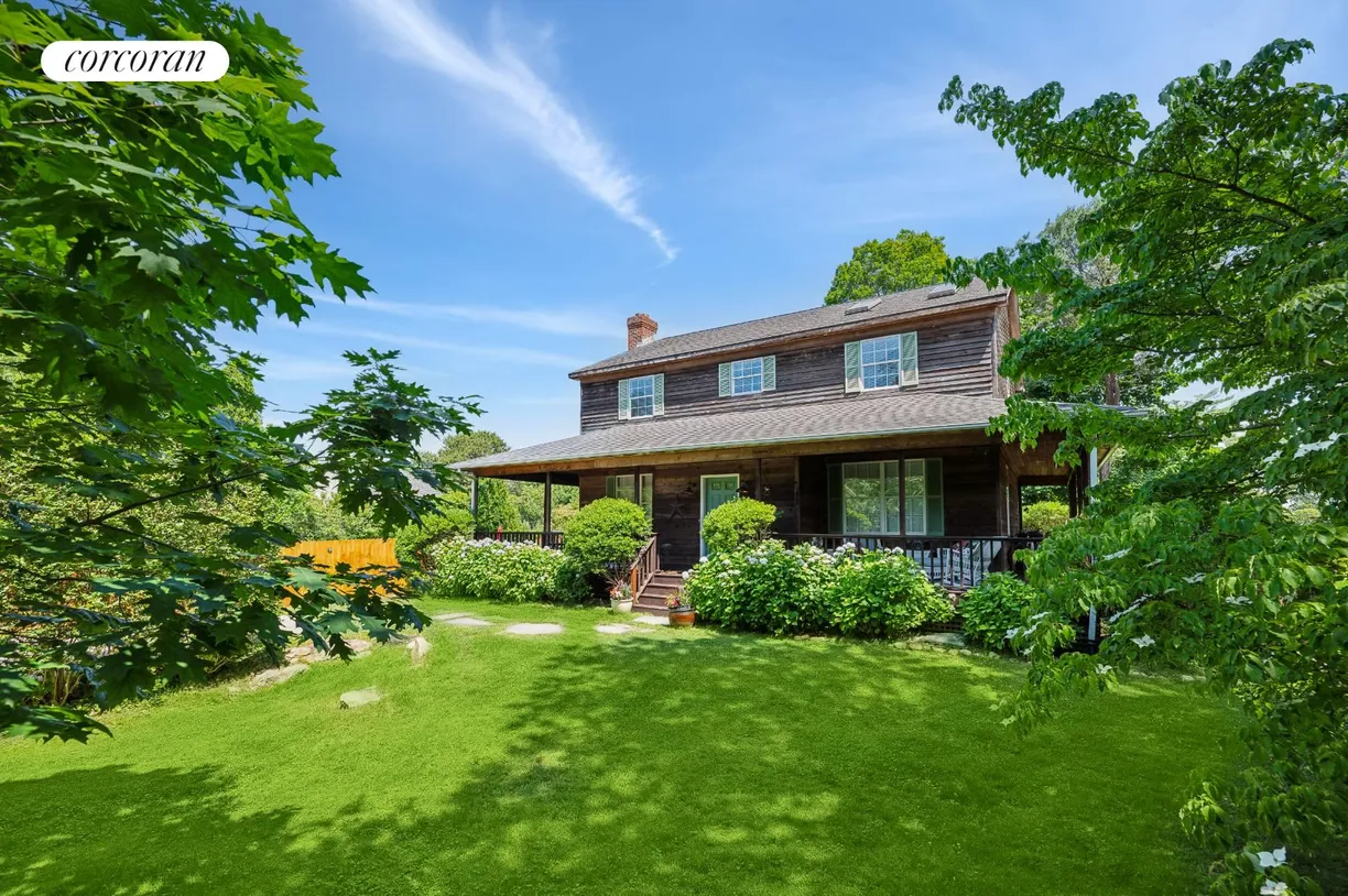 The Hamptons Real Estate | View 3 Hilltop Road | 3 Beds, 3 Baths