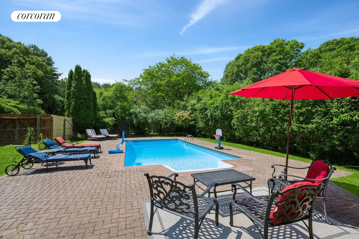 The Hamptons Real Estate | View 3 Hilltop Road | room 2