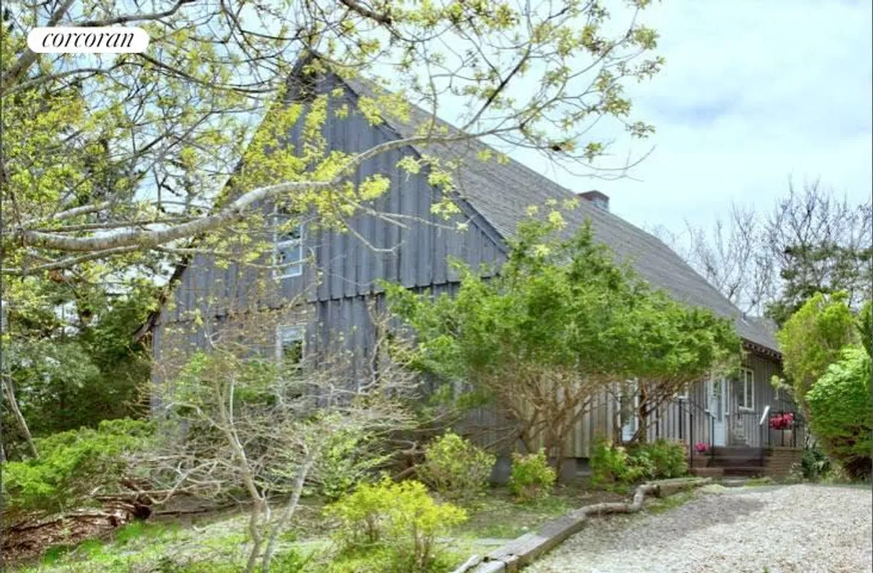 The Hamptons Real Estate | View 32 Surf Drive | 4 Beds, 2 Baths