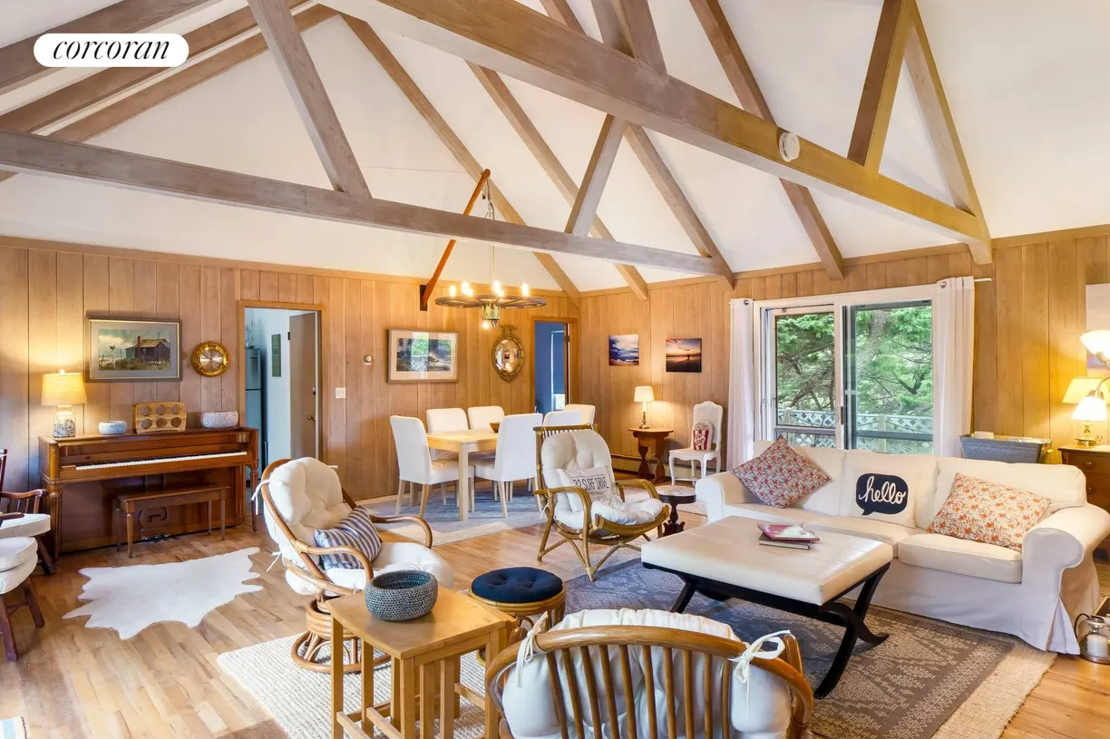 The Hamptons Real Estate | View 32 Surf Drive | room 2