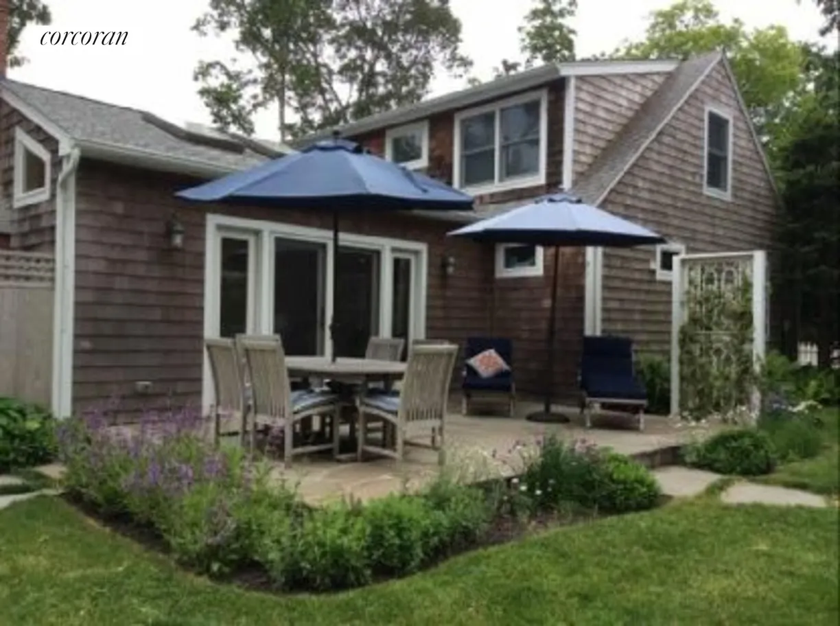 The Hamptons Real Estate | View 44 Miller Lane W | room 1