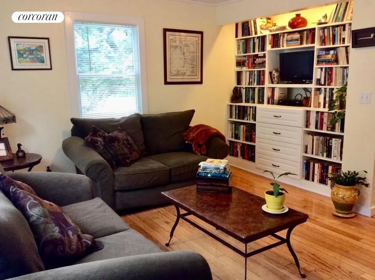 The Hamptons Real Estate | View 44 Miller Lane W | room 2