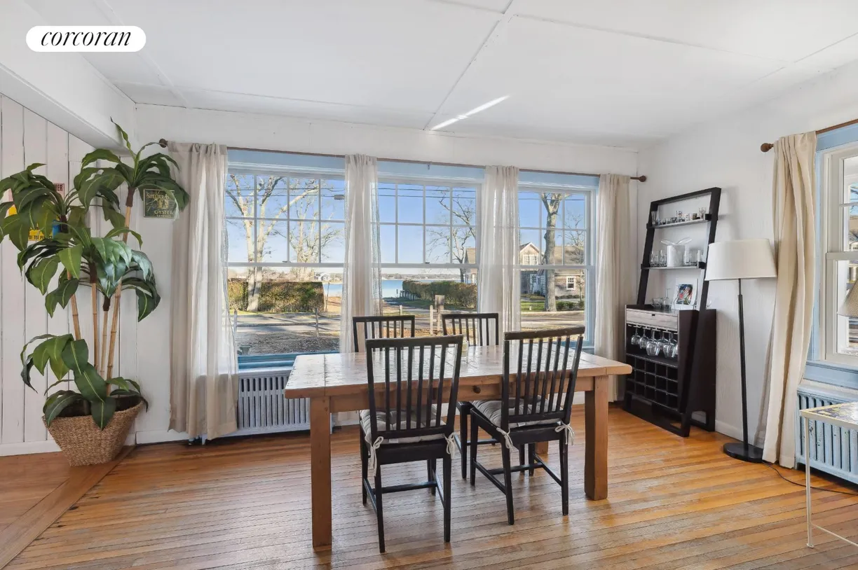 The Hamptons Real Estate | View 8 East Brander Parkway | room 2