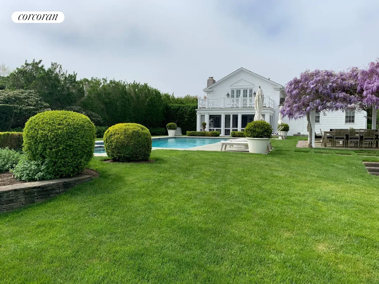 The Hamptons Real Estate | View 45 Masefield Close | 5 Beds, 6 Baths