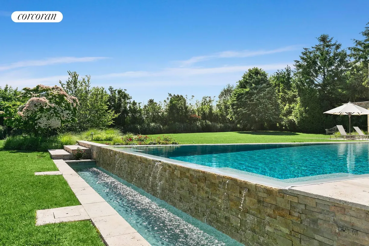 The Hamptons Real Estate | View  | room 2
