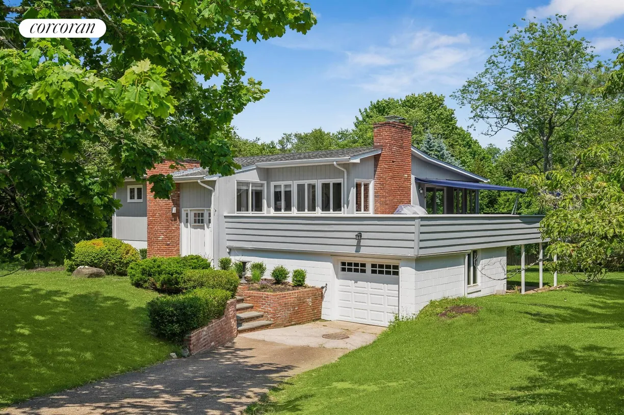 The Hamptons Real Estate | View 7 Sandpiper Lane | room 1