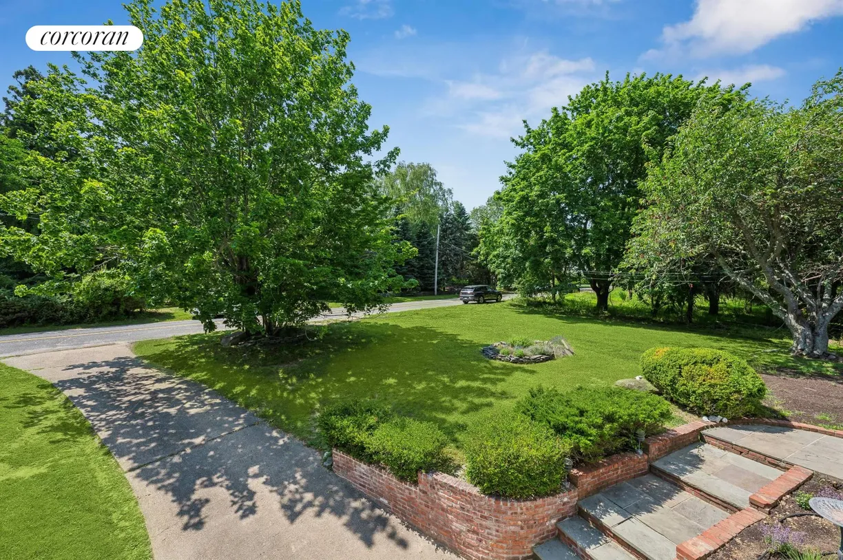 The Hamptons Real Estate | View 7 Sandpiper Lane | room 2