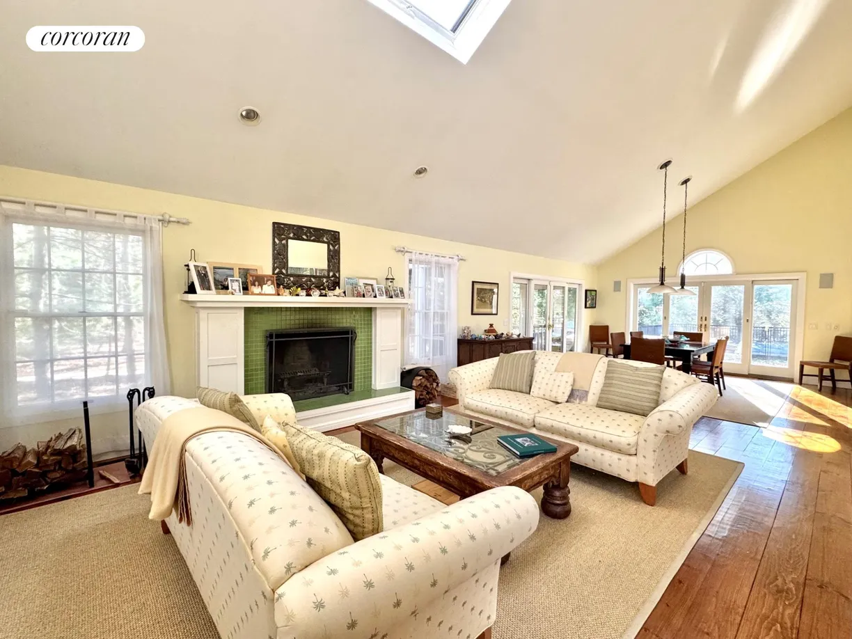 The Hamptons Real Estate | View 16 Cedar Trails | room 2