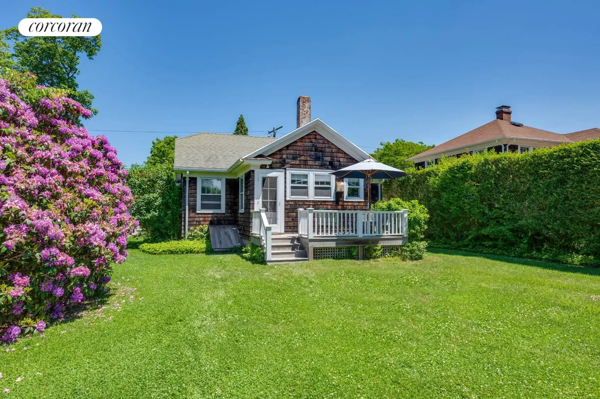 The Hamptons Real Estate | View 26 Cooper Street | 2 Beds, 1 Bath