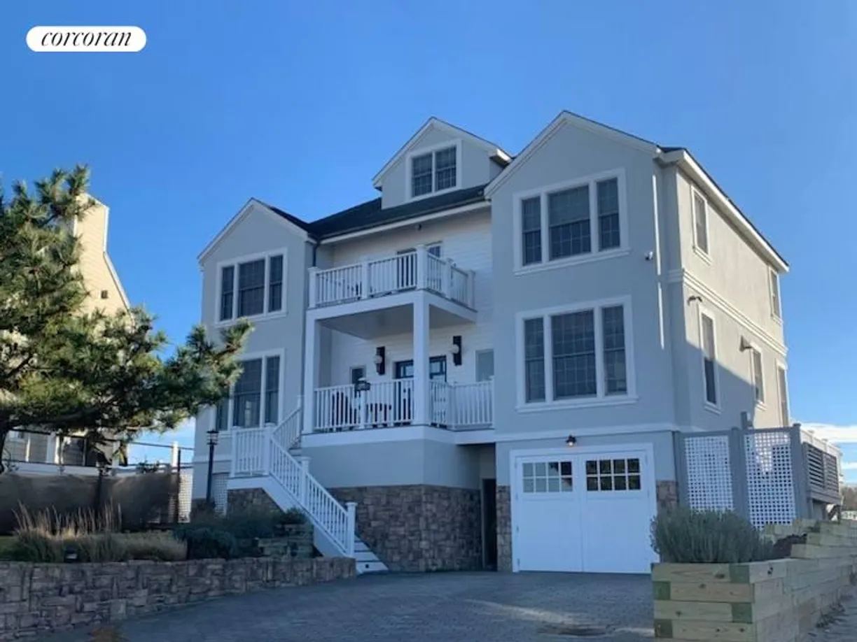The Hamptons Real Estate | View 949B Dune Road | 5 Beds, 5 Baths