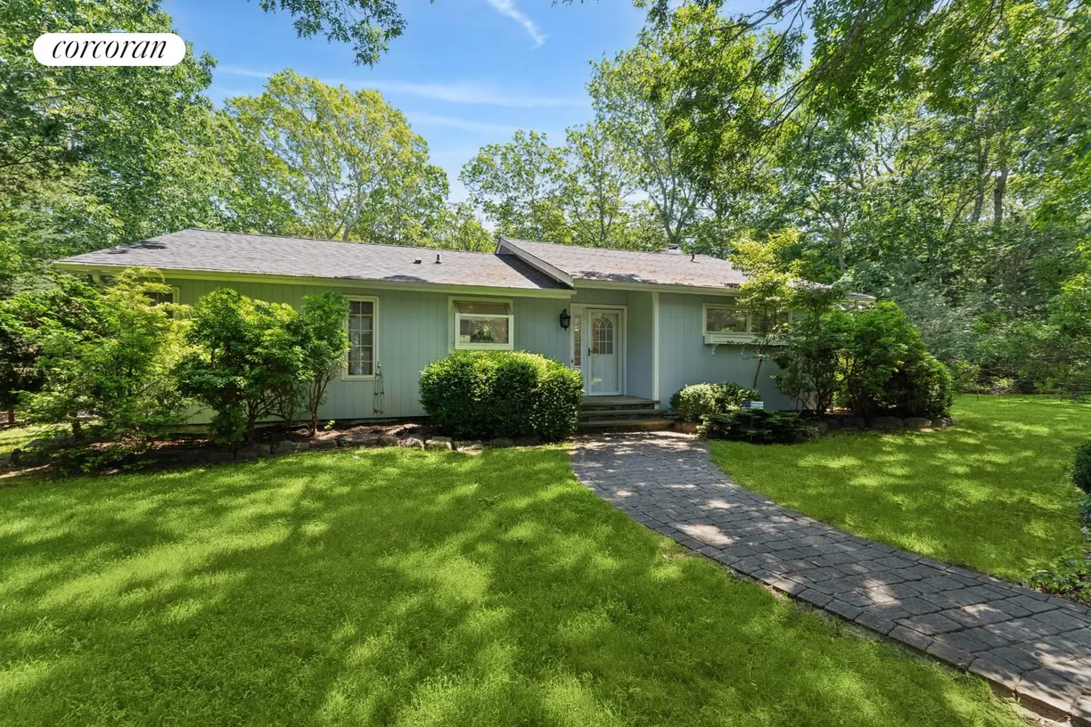 The Hamptons Real Estate | View 25 High Point Road | room 2