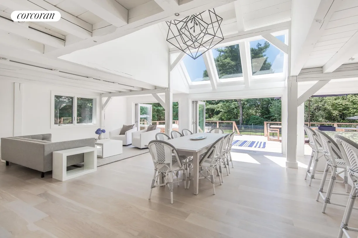 The Hamptons Real Estate | View 27 Montauk Highway | 5 Beds, 4 Baths