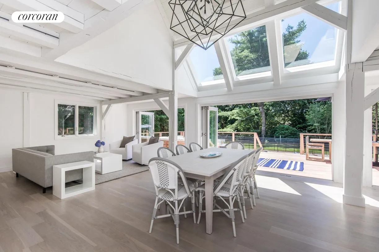 The Hamptons Real Estate | View 27 Montauk Highway | room 2