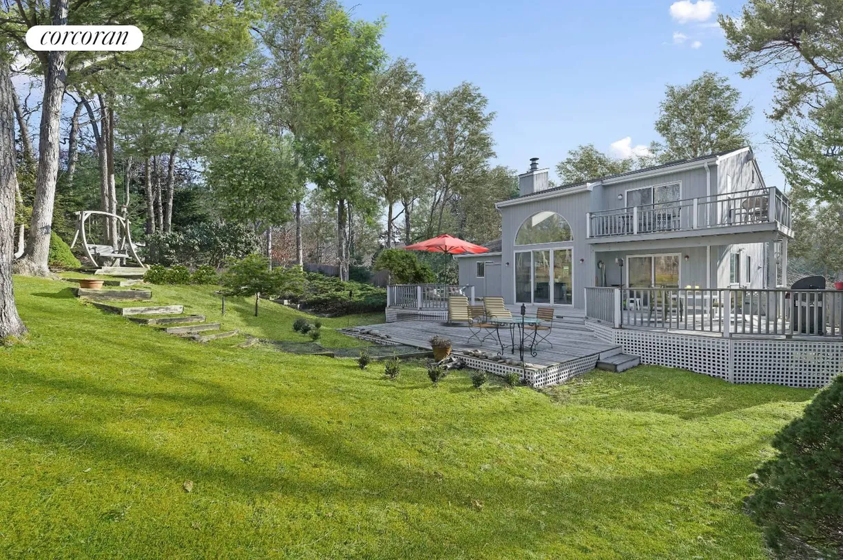 The Hamptons Real Estate | View 11 Harbor Blvd | 3 Beds, 2 Baths