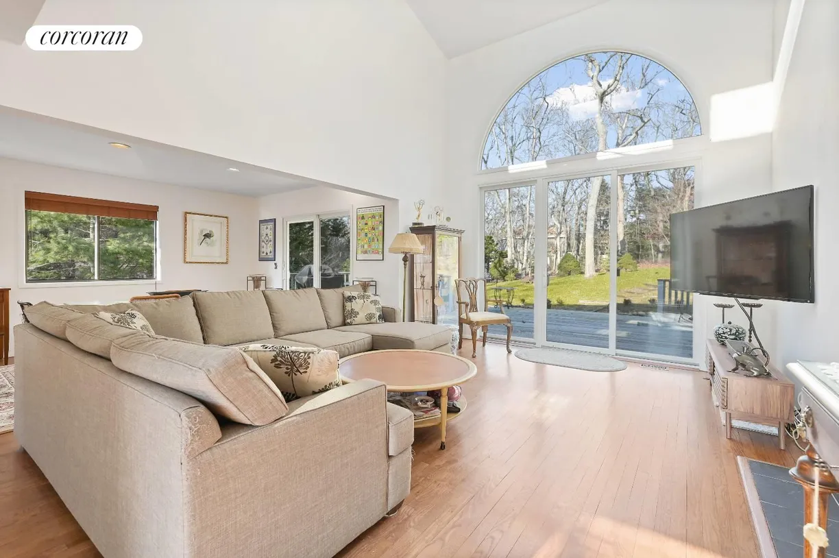 The Hamptons Real Estate | View 11 Harbor Blvd | room 1