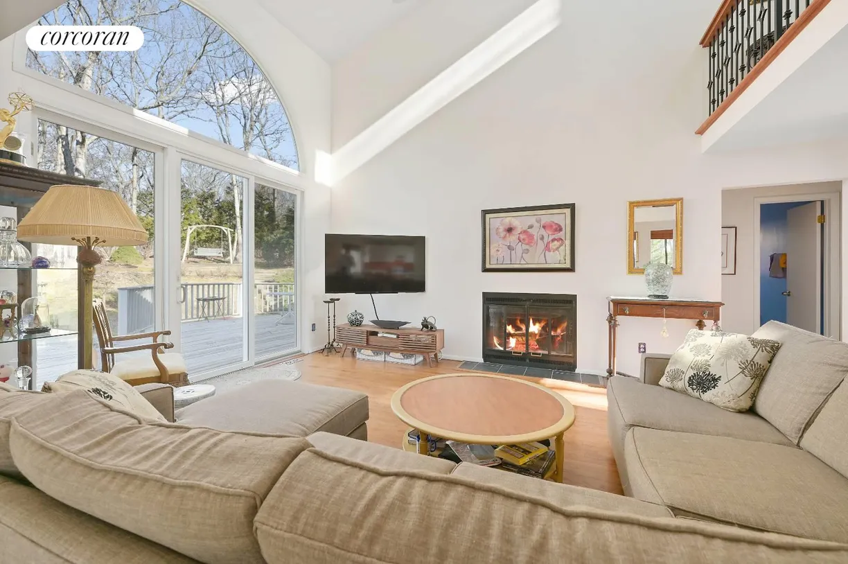 The Hamptons Real Estate | View 11 Harbor Blvd | room 2