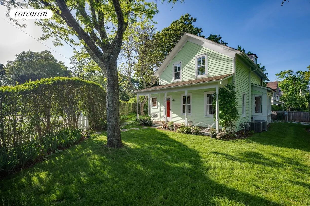 The Hamptons Real Estate | View 17 Montauk Avenue | room 1
