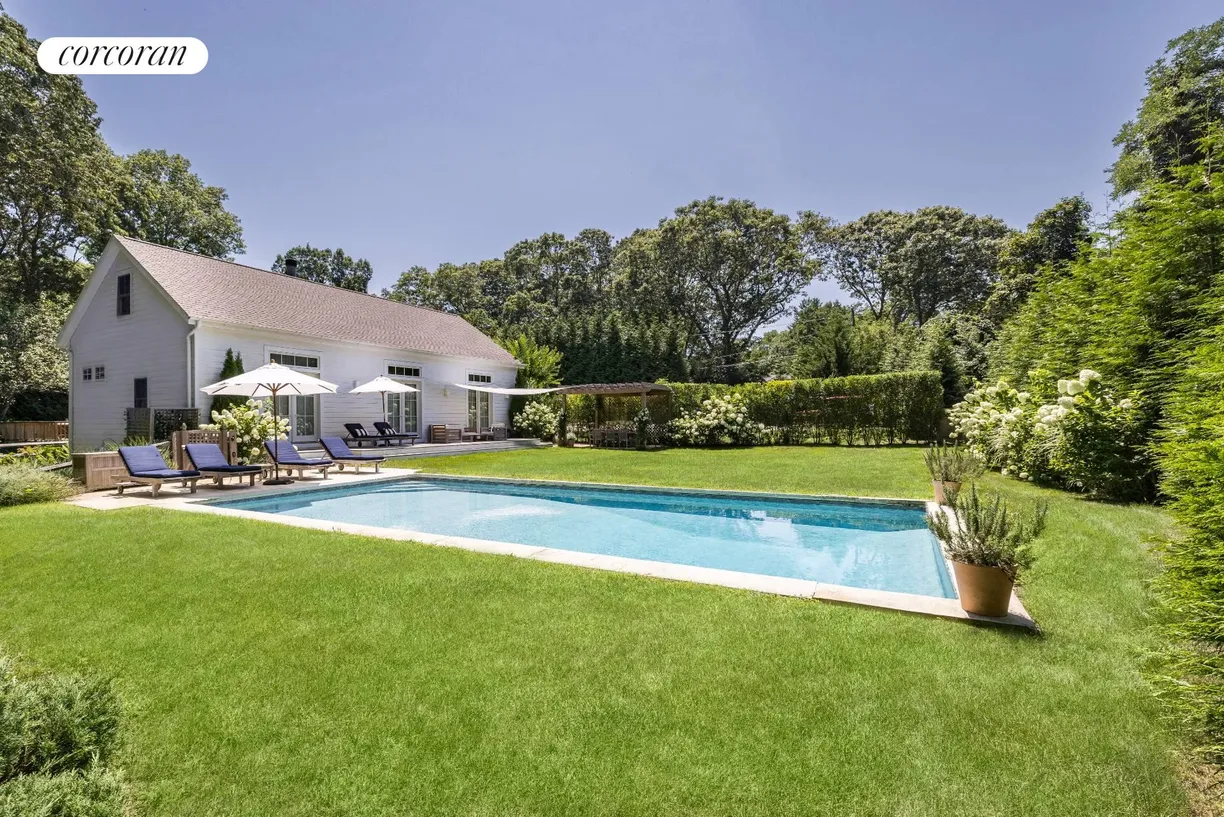 The Hamptons Real Estate | View 11 Woodvale Street | 4 Beds, 3 Baths