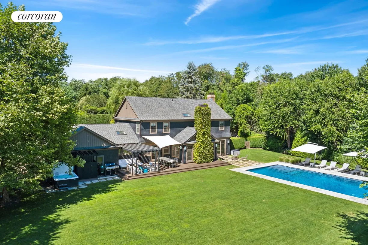 The Hamptons Real Estate | View 832 David Whites Lane | 5 Beds, 4 Baths