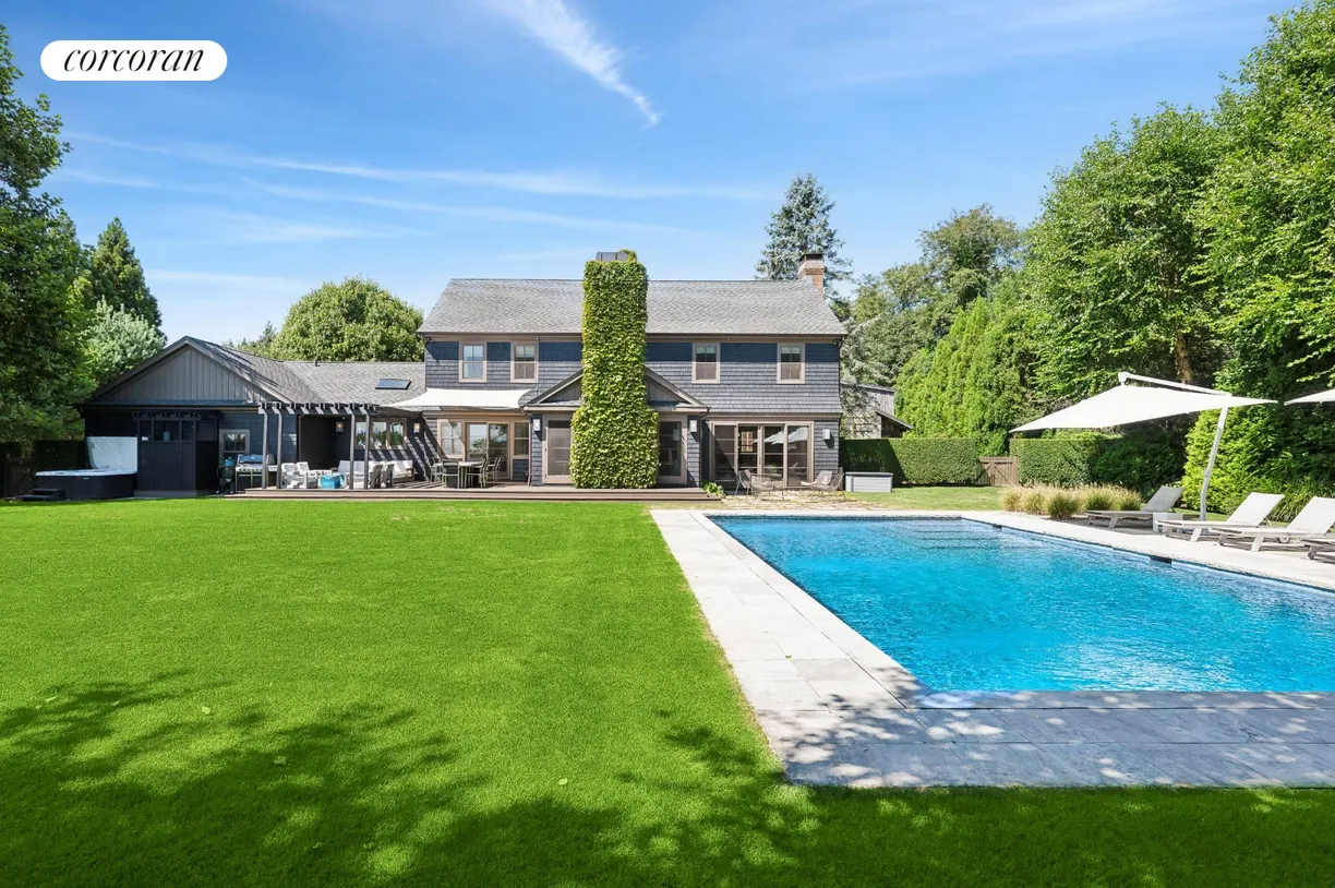 The Hamptons Real Estate | View 832 David Whites Lane | Beautiful traditional