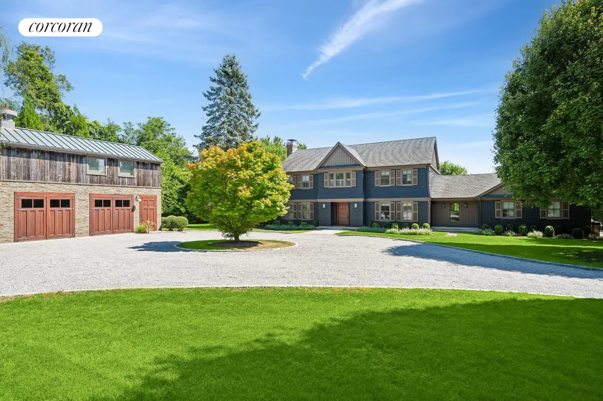 The Hamptons Real Estate | View 832 David Whites Lane | Stunning entry