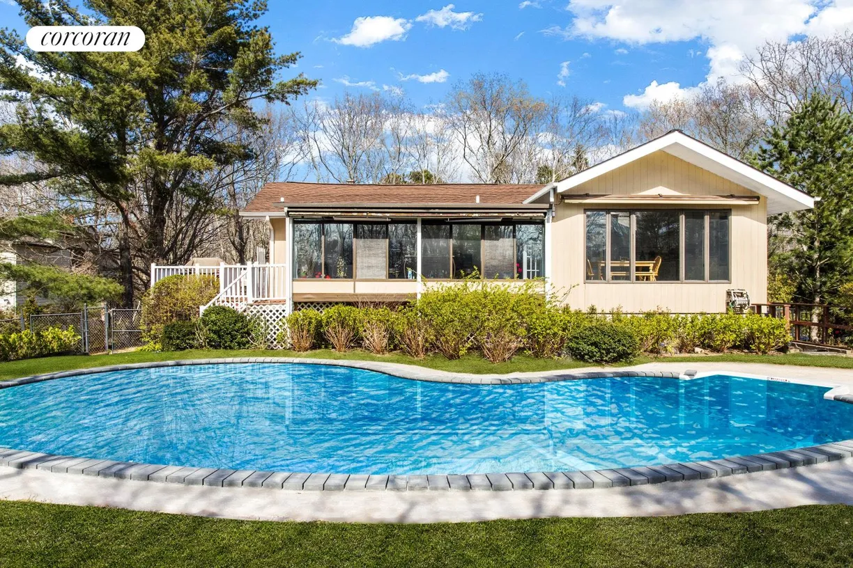 The Hamptons Real Estate | View 73 Highview Drive | 4 Beds, 2 Baths