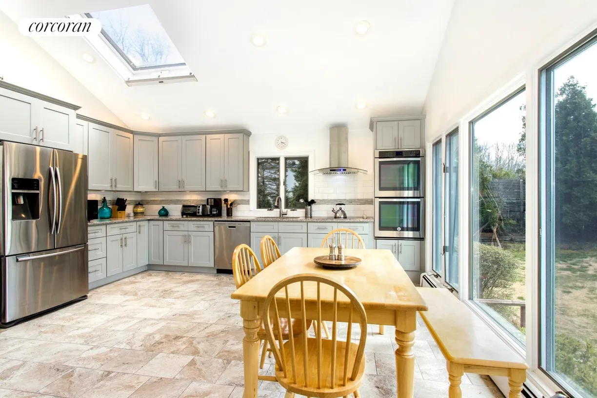 The Hamptons Real Estate | View 73 Highview Drive | room 2