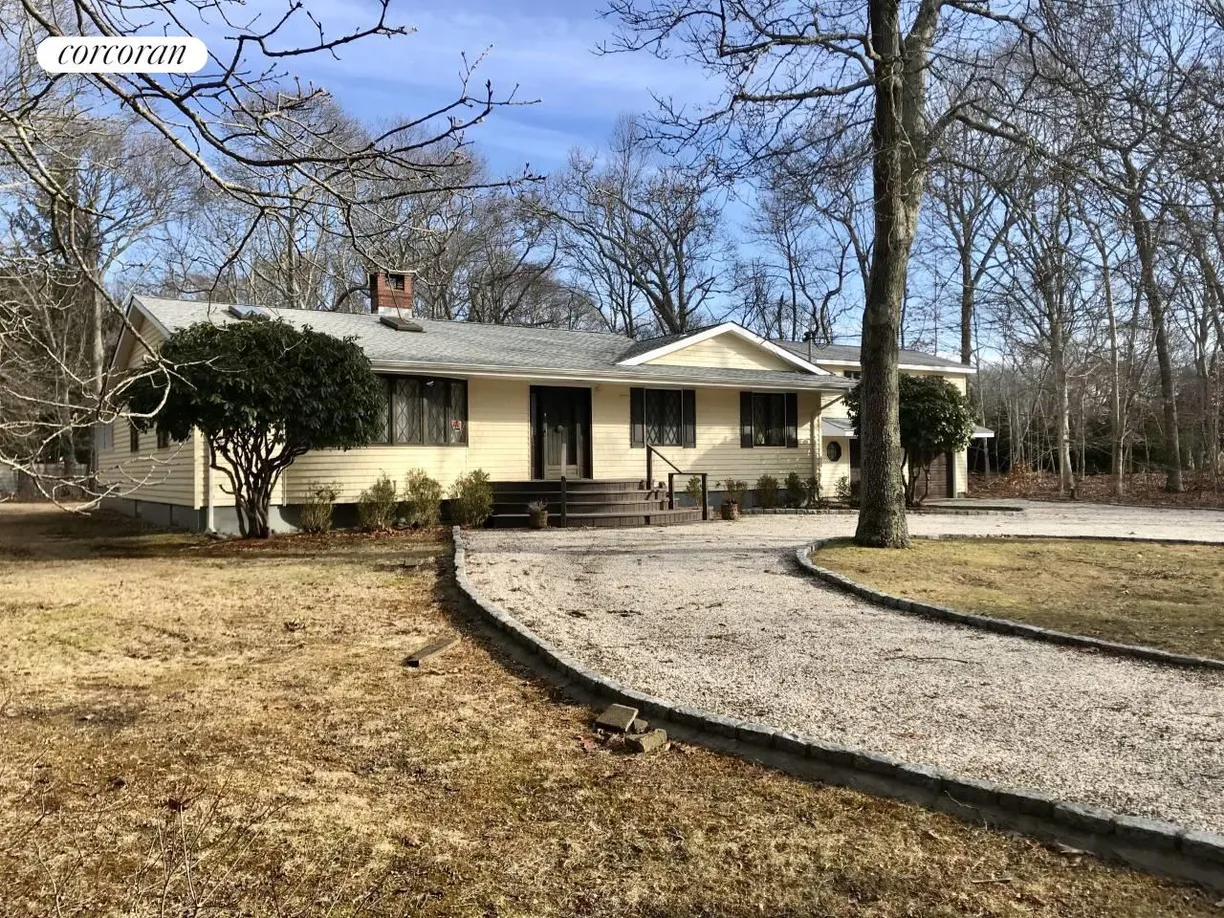 The Hamptons Real Estate | View 6 Crab Creek Road | 3 Beds, 2 Baths