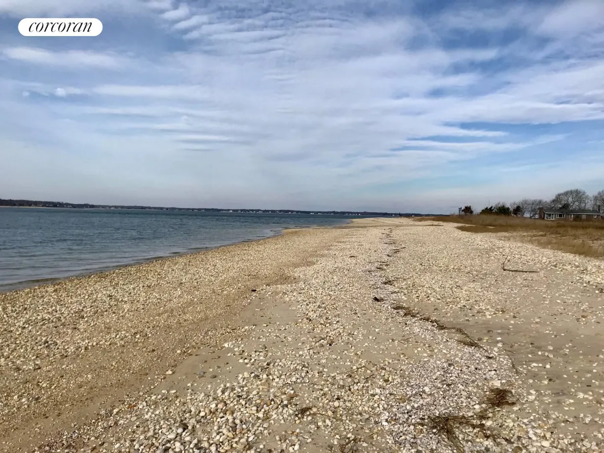 The Hamptons Real Estate | View 6 Crab Creek Road | Walk to Private Beach