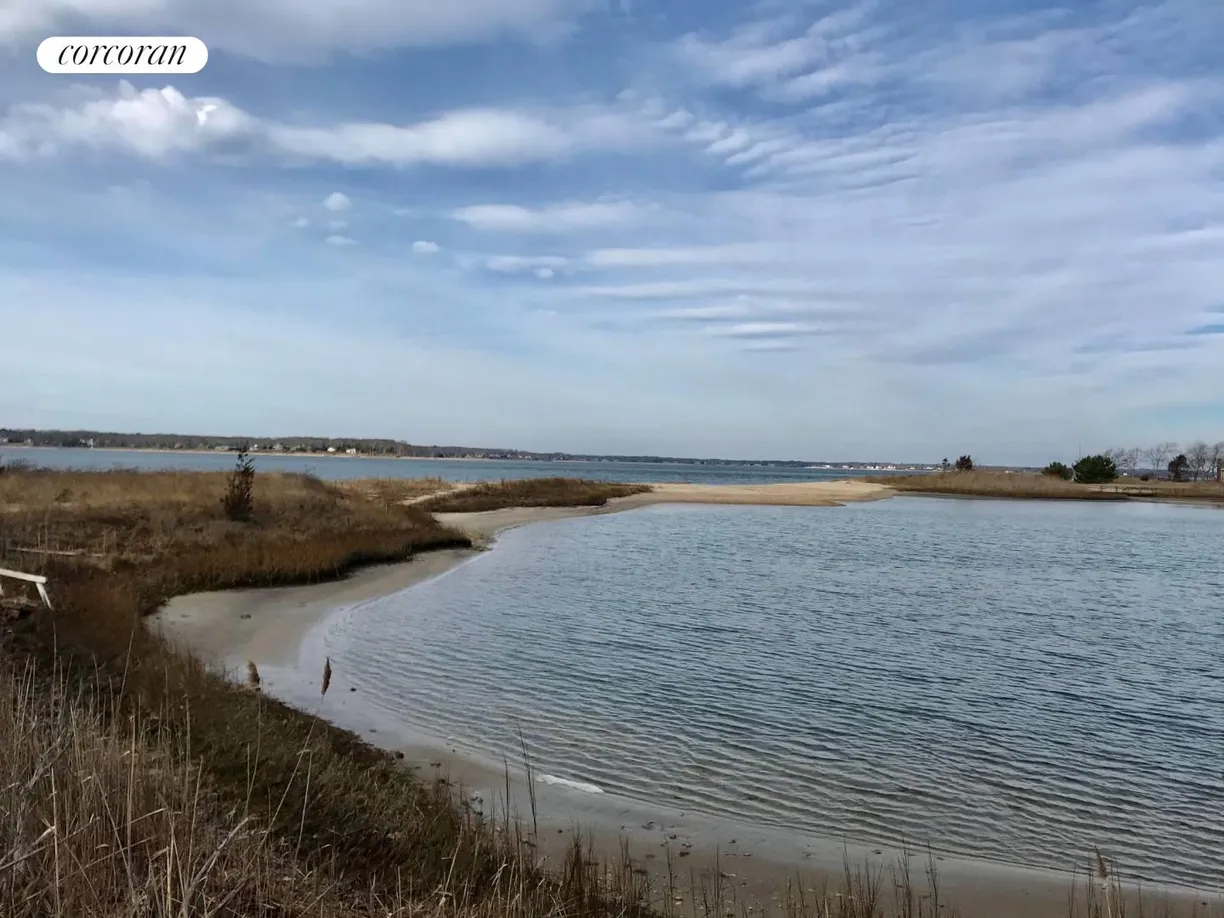 The Hamptons Real Estate | View 6 Crab Creek Road | Amazing Paddleboarding and Kayak
