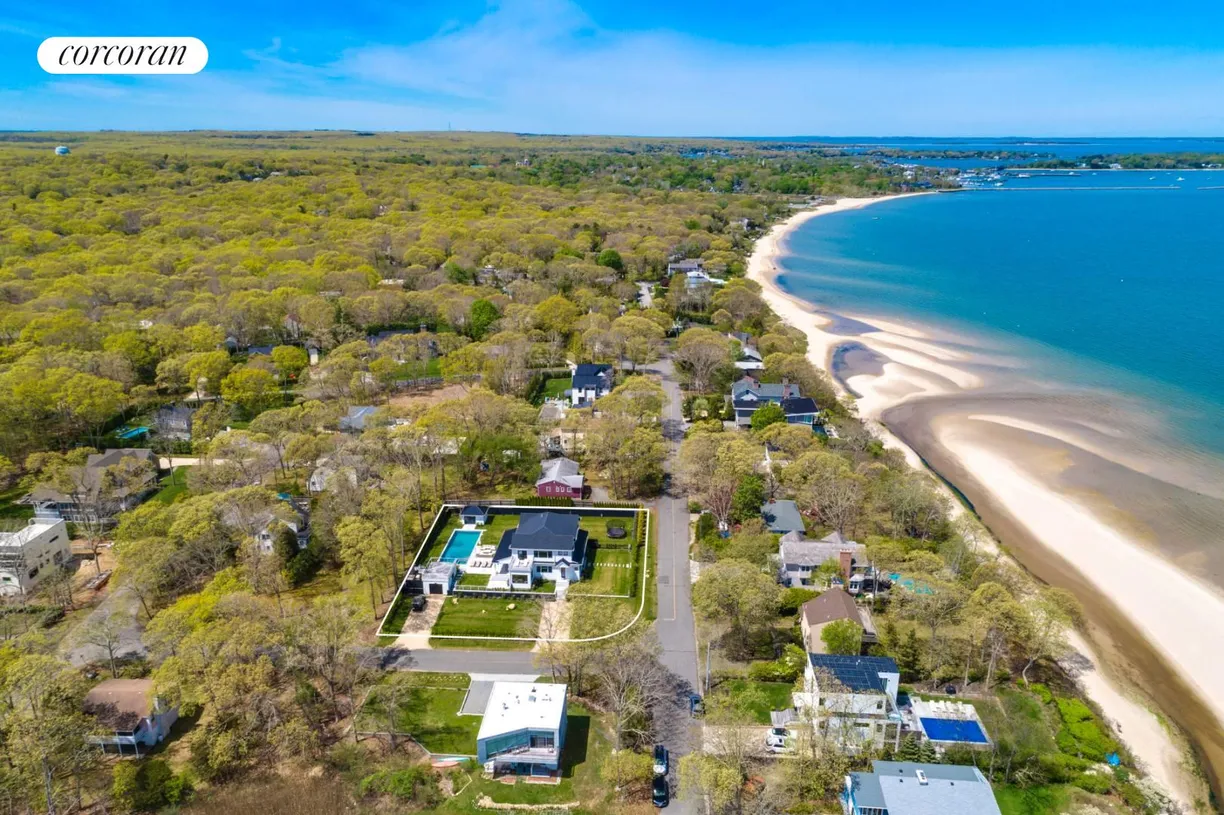 The Hamptons Real Estate | View 3 Taft Place | 5 Beds, 6 Baths